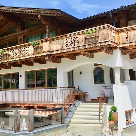Appartements "Da Zillertaler Und Die Geigerin" Mayrhofen Bagian luar foto
