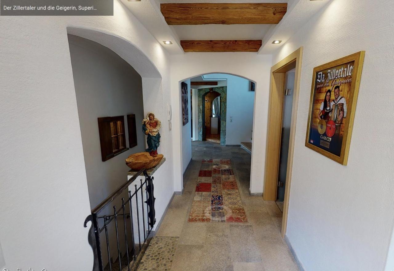 Appartements "Da Zillertaler Und Die Geigerin" Mayrhofen Bagian luar foto