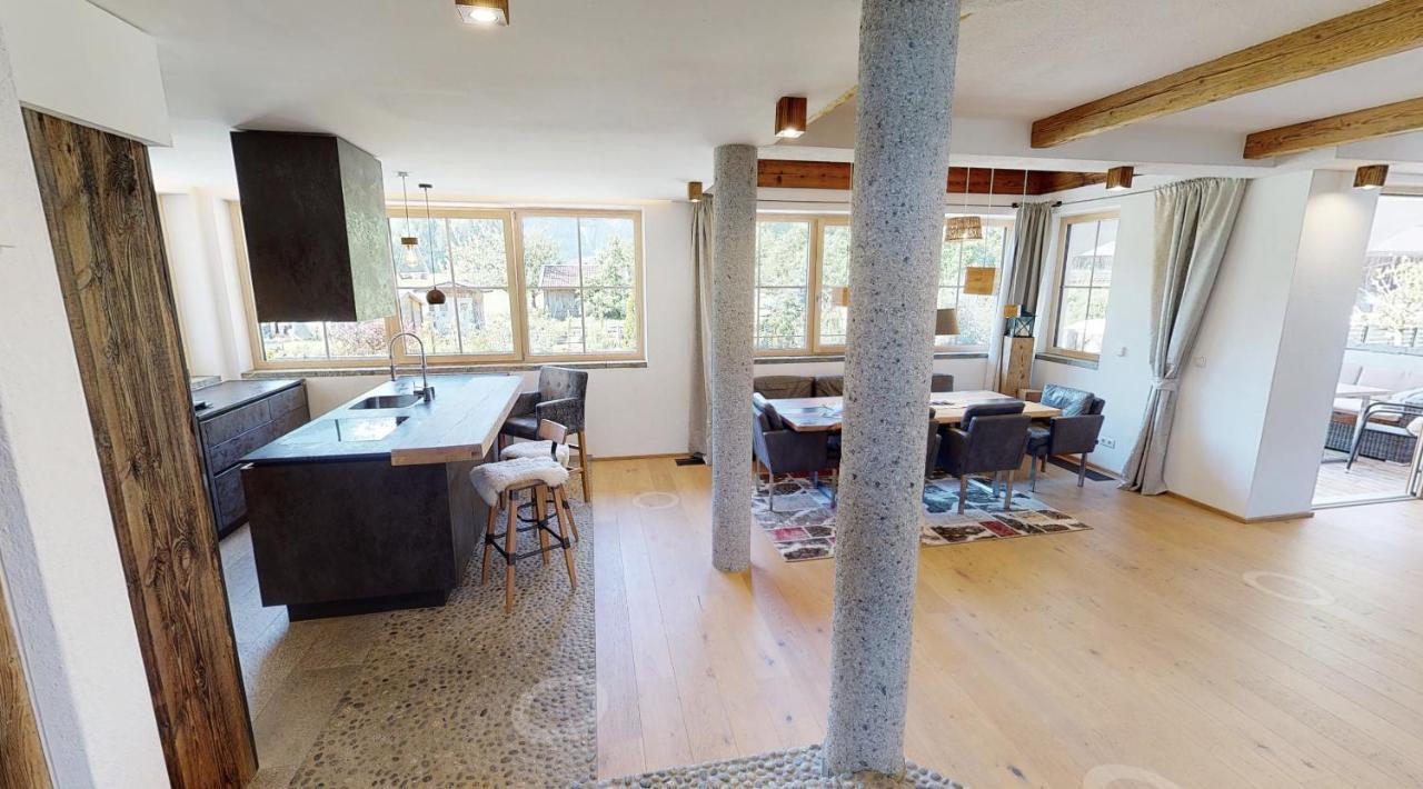 Appartements "Da Zillertaler Und Die Geigerin" Mayrhofen Bagian luar foto