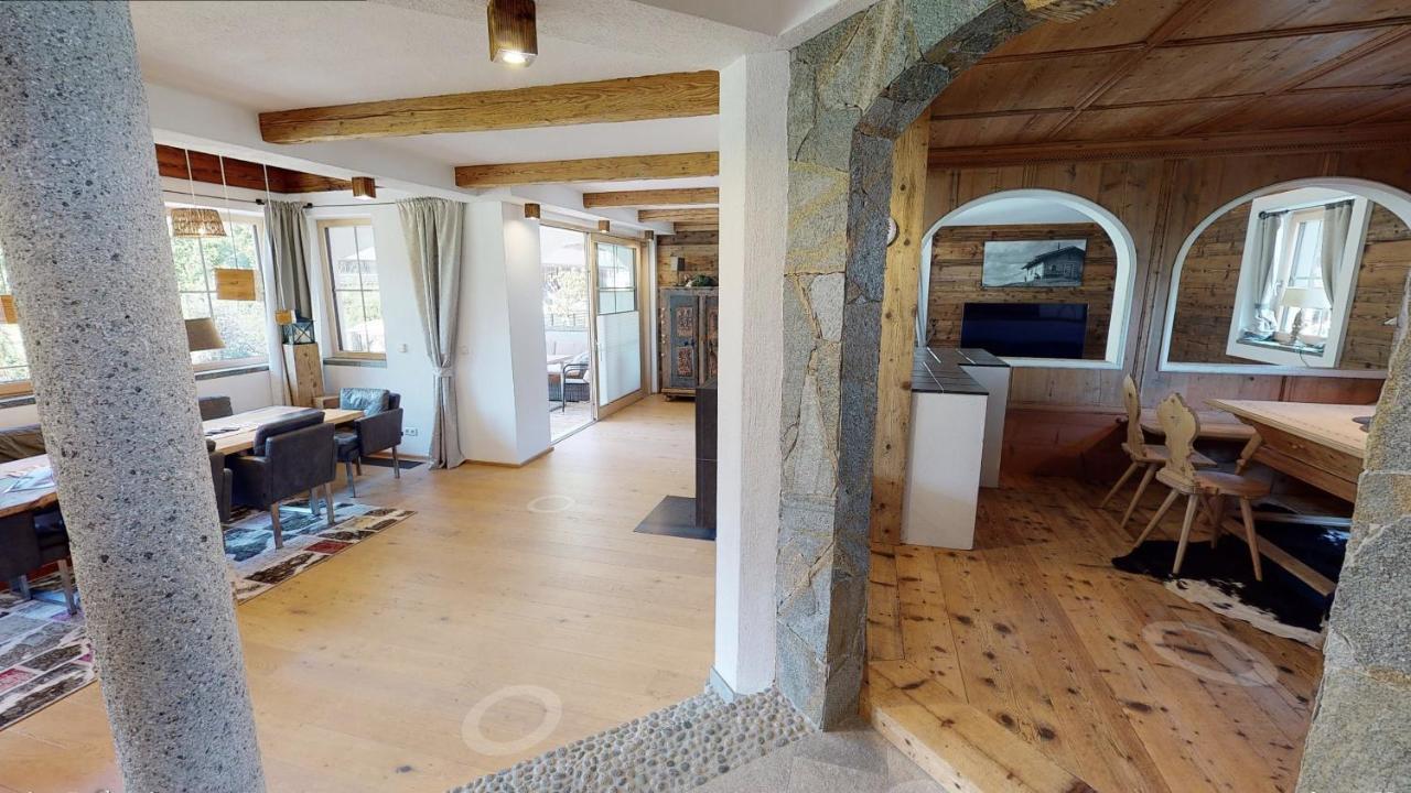 Appartements "Da Zillertaler Und Die Geigerin" Mayrhofen Bagian luar foto
