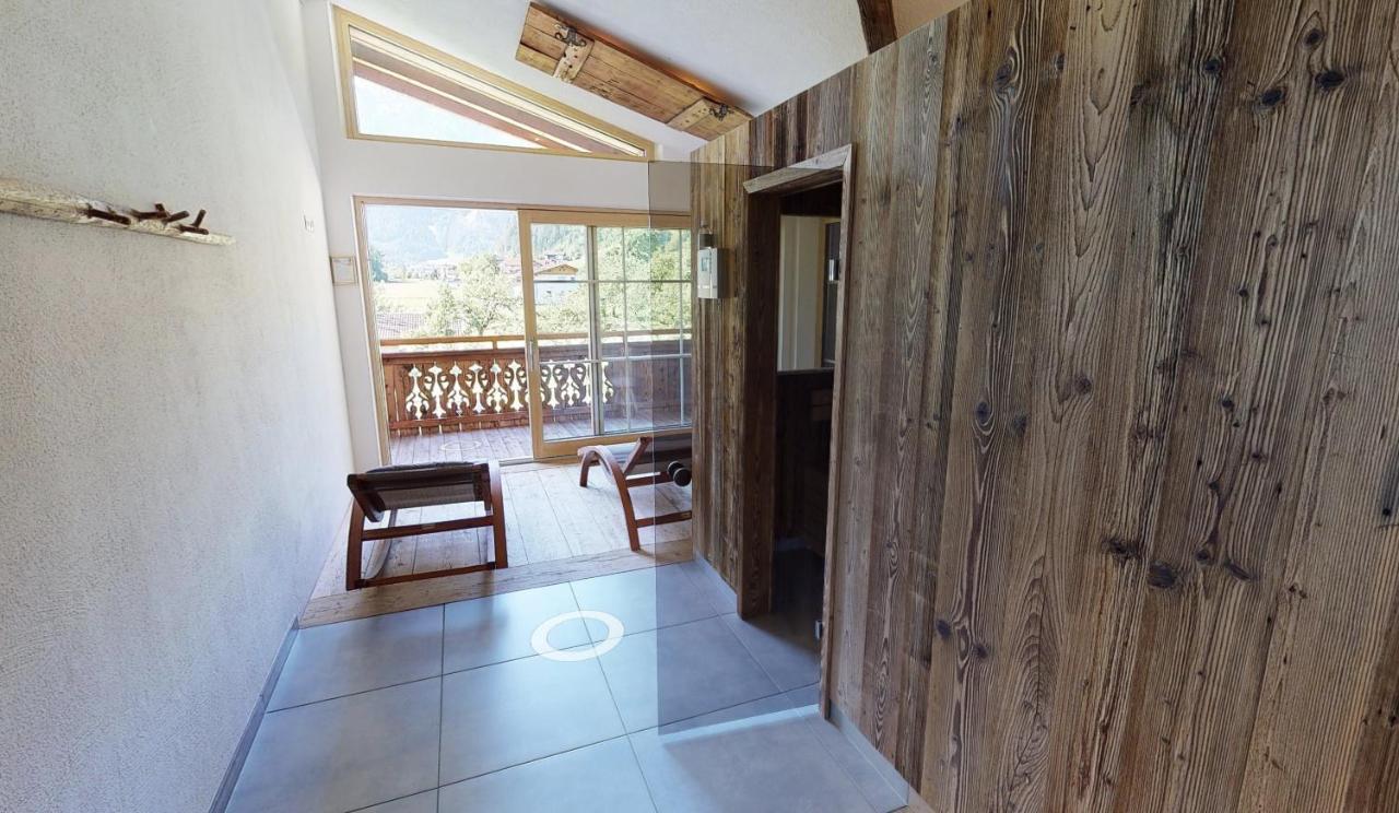 Appartements "Da Zillertaler Und Die Geigerin" Mayrhofen Bagian luar foto