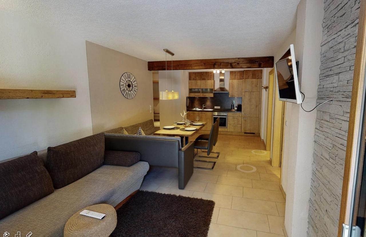 Appartements "Da Zillertaler Und Die Geigerin" Mayrhofen Bagian luar foto