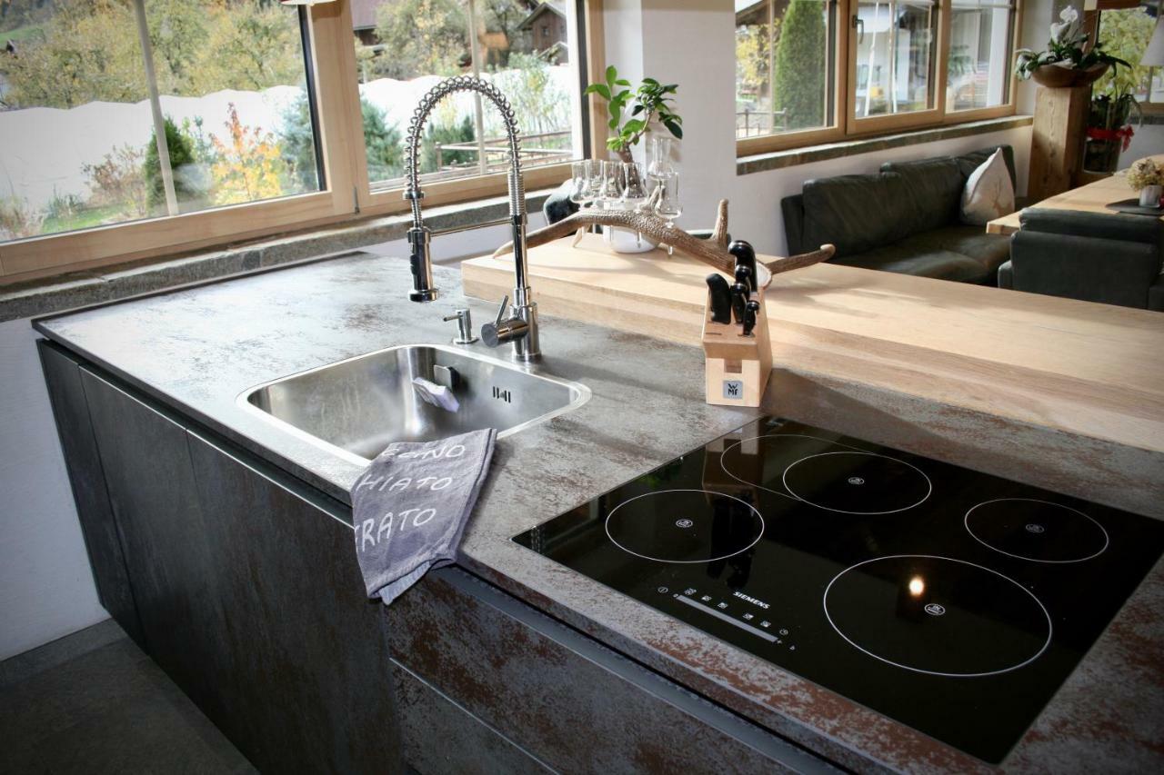 Appartements "Da Zillertaler Und Die Geigerin" Mayrhofen Bagian luar foto