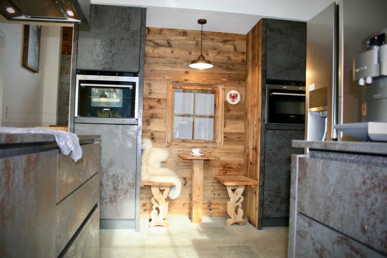 Appartements "Da Zillertaler Und Die Geigerin" Mayrhofen Bagian luar foto