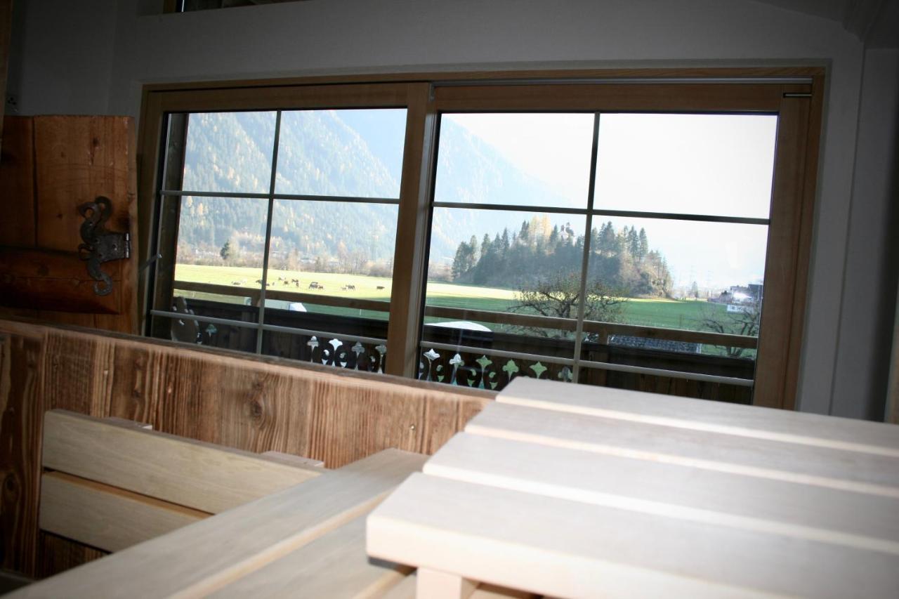 Appartements "Da Zillertaler Und Die Geigerin" Mayrhofen Bagian luar foto